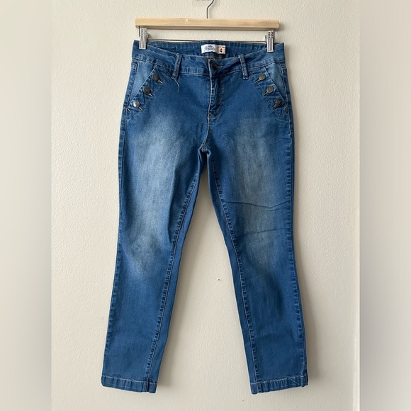 Royalty For Me Denim - Royalty For Me Mid Rise Jeans. Size 4